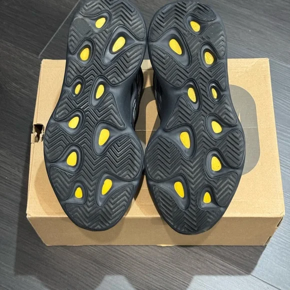 Adidas Men’s Black on Black Yeezy’s - Picture 5 of 10